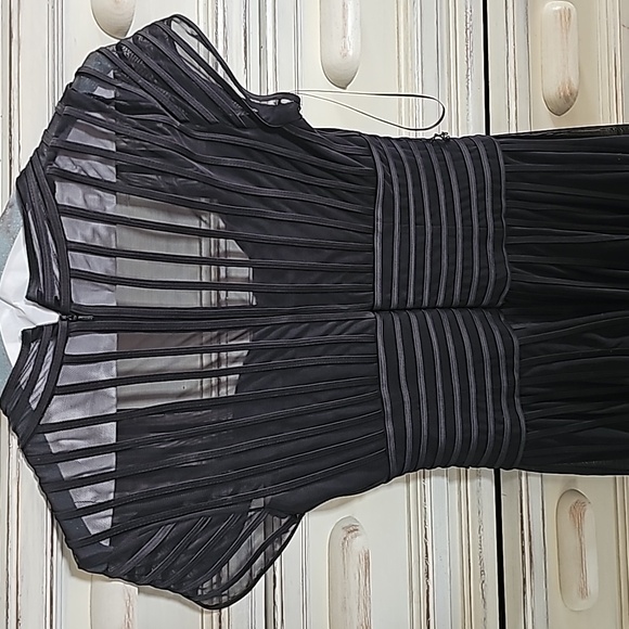 Dress - Picture 3 of 4